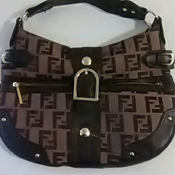 Fendi purse, like new!! Also in perfect condition! - Picture 1 of 7